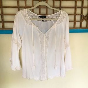 3/$15✨Jessica Simpson Off White Crepe Boho Peasant Blouse, size small